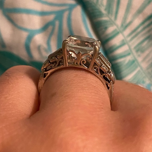 Faux wedding ring - Picture 4 of 4